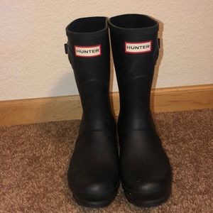 Black matte hunter rain boots